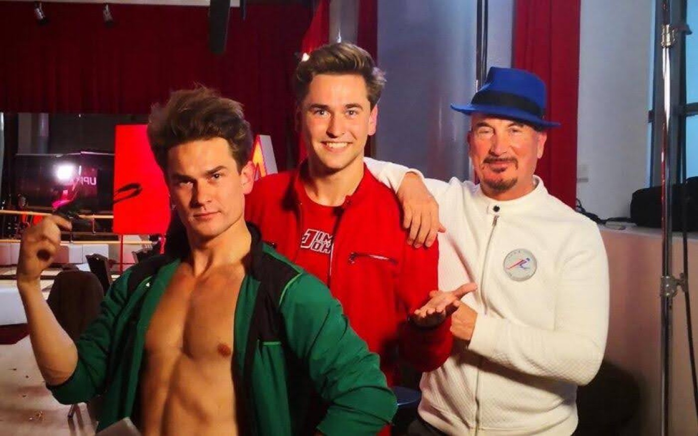 Jim Förster mit Bruder John und Mentor backstage